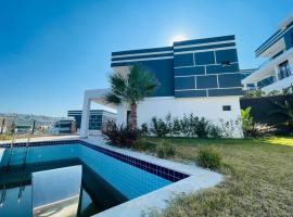 Luxury Villa with private Pool, lyxhotell i Kusadasi