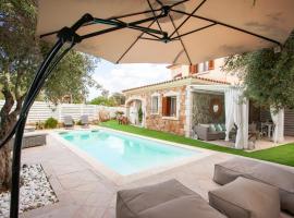 Villa Coclea con piscina, hotel i San Teodoro