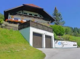 Wohl eingerichtete Wohnung mit eigenem Balkon