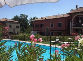 Helle Ferienwohnung in Santo mit Garten, gemeinsamem Pool und Terrasse, apartment in Castion Veronese