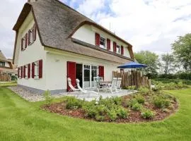 Schönes Ferienhaus in Boltenhagen mit Terrasse, Grill und Garten