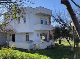 Bozcaada Manzaralı Müstakil Bahçeli Aileye Uygun Villa, cottage in Canakkale