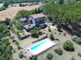 Ferienhaus in Rotecastello mit Grill, Terrasse und Garten