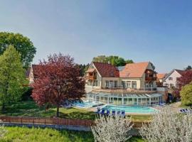 Ferienhaus in Wagerberg mit gemeinsamem Pool, Terrasse und Garten، فندق في باد والترزدورف