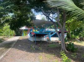 Casa de Colores, hotel en Puntarenas