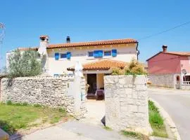 Ferienhaus in Kavran mit Terrasse, Garten und Grill