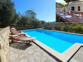 Renoviertes Steinhaus mit Garten und Pool ideal für ein erholsamen Urlaub