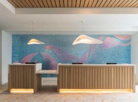 The Singer Oceanfront Resort, Curio Collection by Hilton, resort i Palm Beach Shores