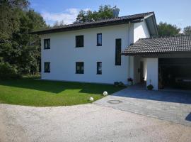 Ferienwohnung Casa Bianka in Fridolfing, hotel v destinaci Fridolfing