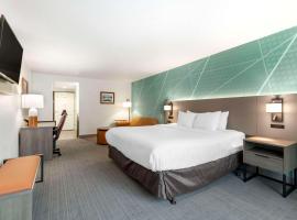 Comfort Inn & Suites, hotel v mestu Lake George