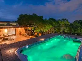 Breathtaking Roof Pool views, Gameroom, Firepit