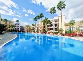 Magnifico y amplio apartamento con piscina a pie de playa natural, apartment in Palm-mar