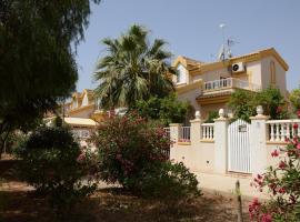 Ferienhaus in Cartagena mit Garten, Gemeinschafts Pool und Terrasse - a78685, hotel i Los Urrutias