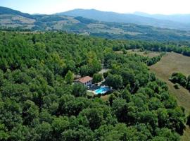 Antike Landvilla mit Pool in den Hügeln der Toskana, umgeben von Wäldern, pet-friendly hotel sa Poppi