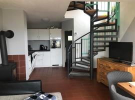 Hundefreundliches Ferienhaus in Zandt mit Terrasse, Grill und Garten - b48616, casa o chalet en Zandt