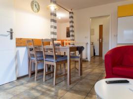 Ferienwohnung mit Balkon, zwei Schlafzimmern und Küche mit Geschirrspülmaschine, apartmen di Weißenstadt