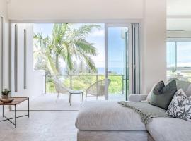 The Platinum Luxury Villa ~ Walk to Beach, Village, πολυτελές ξενοδοχείο σε Sunshine Beach