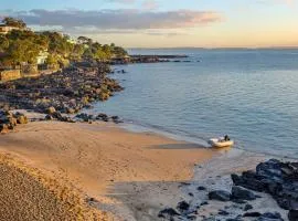 Takapuna Beachfront w Stunning Views