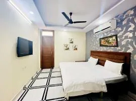 Roomshala 168 Starlight Suites - Near Max Hospital