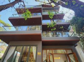 LHASA HOTEL - Central hotel in Dalat, hotel z vročimi kopelmi v mestu Da Lat