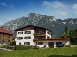 Gästehaus Lässer, hotel v destinácii Mellau