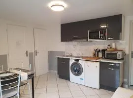 Appartement indépendant dans maison avec parking gratuit