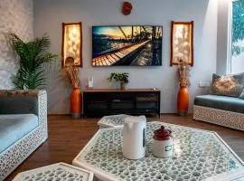 Elegant Garden Stay with 2 Living Areas, 2 Bedrooms, 1 Full and 1 Half Bath for 6 Guests