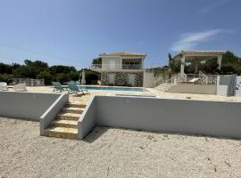 Luxurious Villa in Peloponnese with Swimming Pool, hotel in Kamária