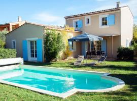 Luxury Provencal villa with AC, in charming Luberon region, hotell i Saint-Saturnin-dʼApt