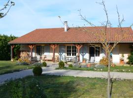 Luxury villa near the cute towns of Sarlat and Rocamadour, loma-asunto kohteessa Lanzac