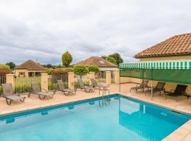 Modern holiday home in Aquitaine, feriehus i Saint-Nexans