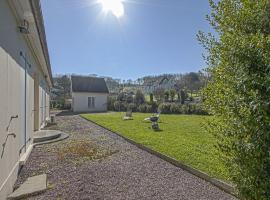 Spacious holiday home in Aure sur Mer with garden, magánszállás Sainte-Honorine-des-Pertes városában