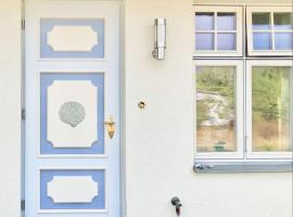 Holiday apartment Inselhaus Dost, hotel a Neuendorf