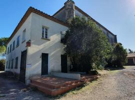 Apartment with pool amid vineyards and near the beach, דירה במז