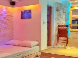 The tiny White House - Tiny Studio in Town Center