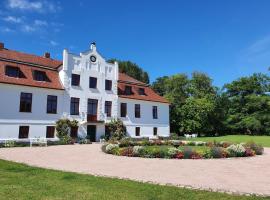 Historic Apartment in Gerdshagen with Garden, hotel di Gerdshagen
