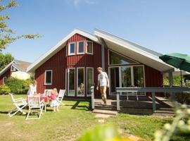 Cottage in Granzow at 500 m from the lake, готель у місті Міров