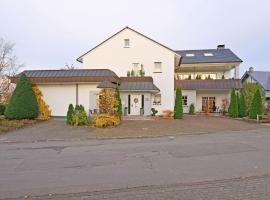 Spacious Apartment in Madfeld with Private Terrace, hotel with parking in Madfeld