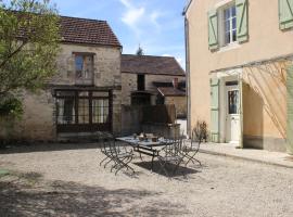Boutique Holiday Home in Bouix with Garden、Bouixの別荘