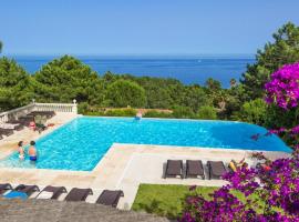 Res Mare e Monte Solenzara Bungalow with terrace, hotel i Favone