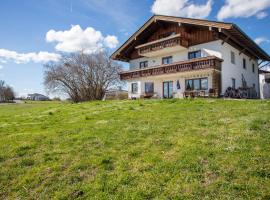 Fuchsbau Ferienwohnung am Chiemsee, hotel in Seeon-Seebruck