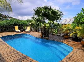 Villa CAZALINE meublé de tourisme **** piscine privée et vue Océan Indien, Hotel mit Parkplatz in Saint-Leu
