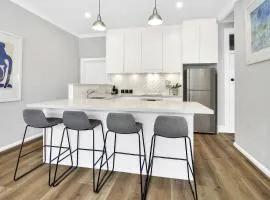 Stylish, Sunny & Spacious 2 Bedroom Apartment, Mosman