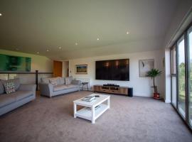 Docklow House, By RentMyHouse, villa in Leominster