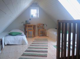Loft Apartment at Isola Gård on the middle of Öland, מלון בפארייסטאדן