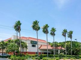 Quality Inn & Suites St Augustine Beach, hotel in Saint Augustine Beach