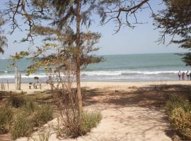 Simple Life on Baobab Beach, stuga i Tanji