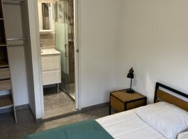 Chambre avec Salle de bain privée dans appartement partagé, habitación en casa particular en Montpellier