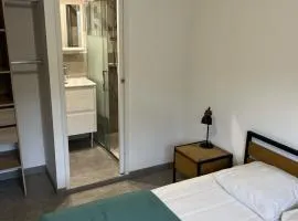 Chambre avec salle d'eau privée dans appartement partagé 200 m du tram