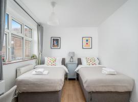 Gorgeous flat In London on Central Line for Tourists, Contractors, Business Travellers, appartamento a Woodford Green